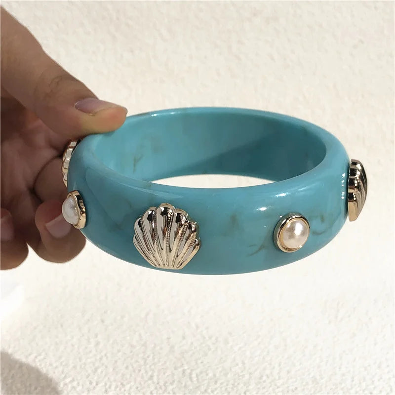 Beige Pearl Shell Tie-Dye Resin Bangle