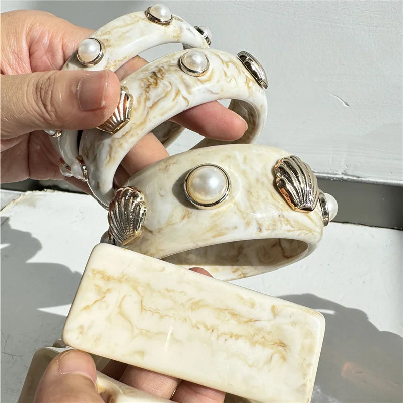 Beige Pearl Shell Tie-Dye Resin Bangle