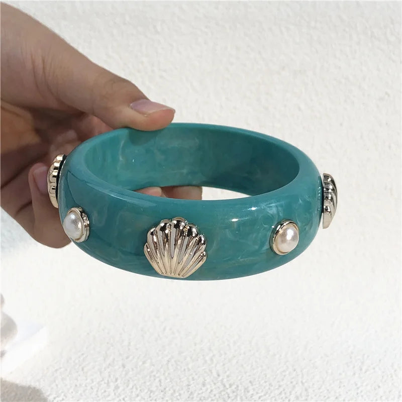 Beige Pearl Shell Tie-Dye Resin Bangle