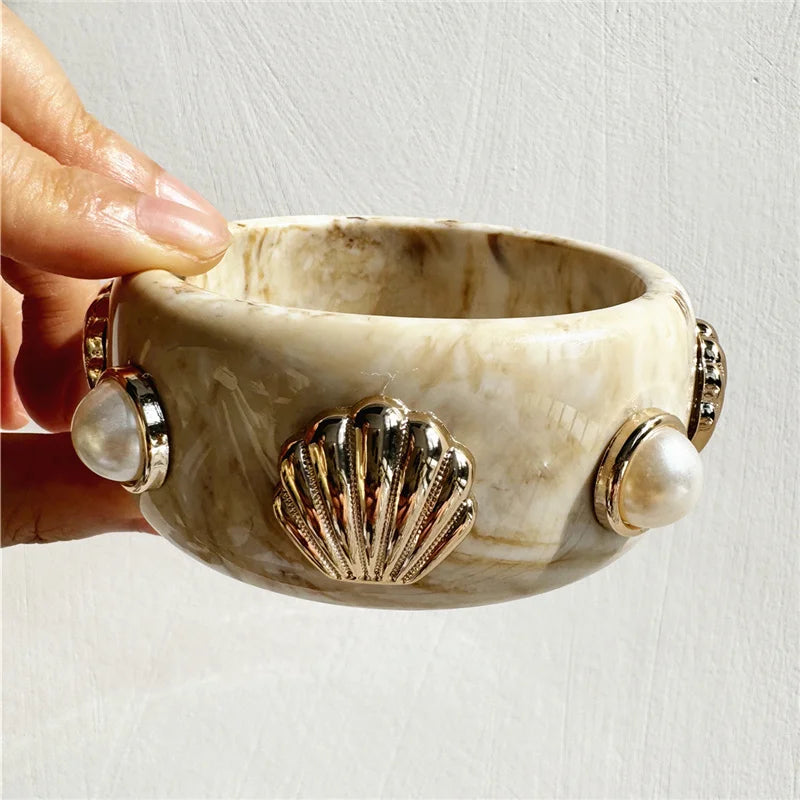 Beige Pearl Shell Tie-Dye Resin Bangle