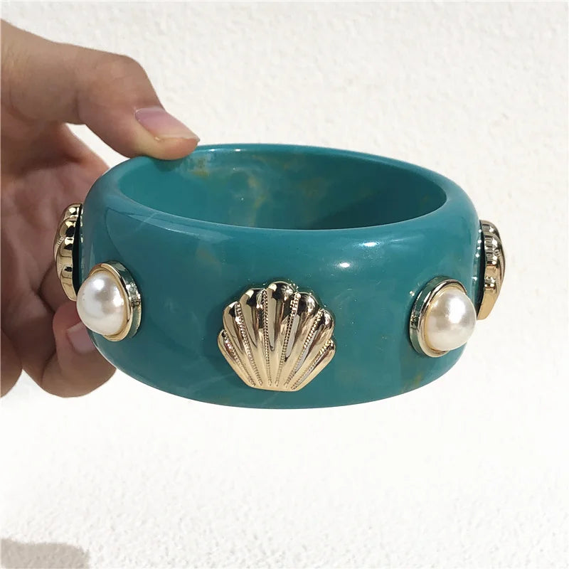 Beige Pearl Shell Tie-Dye Resin Bangle