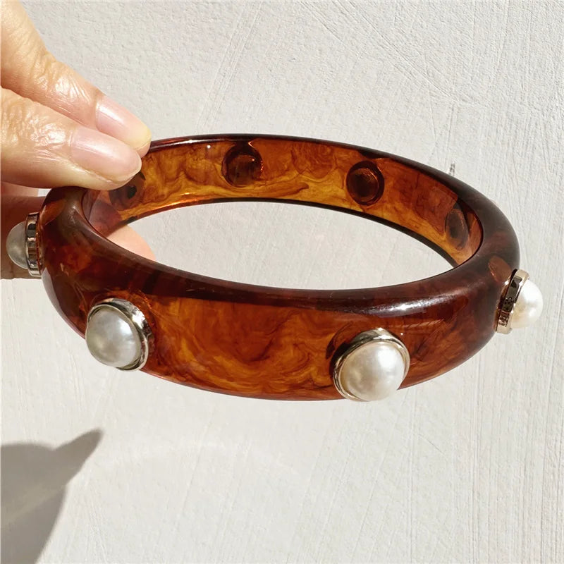 Beige Pearl Shell Tie-Dye Resin Bangle