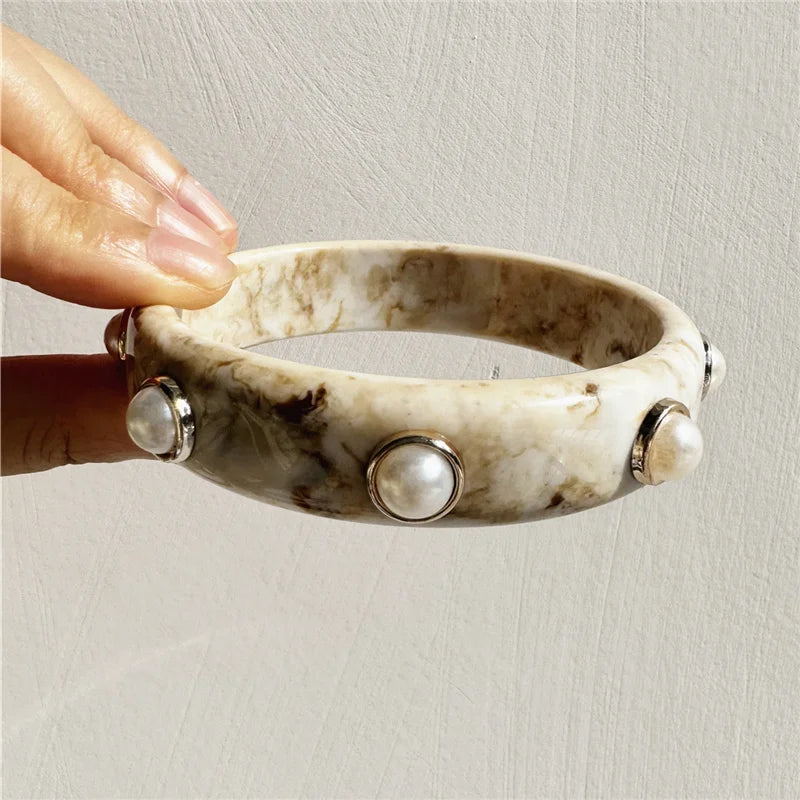 Beige Pearl Shell Tie-Dye Resin Bangle