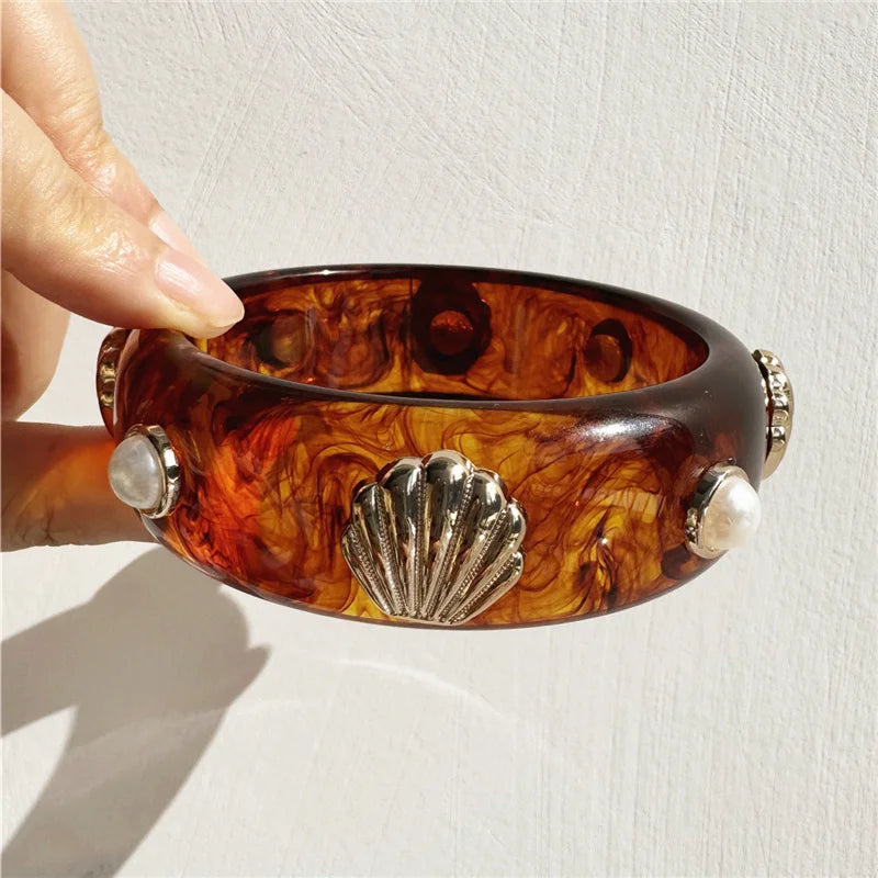 Beige Pearl Shell Tie-Dye Resin Bangle