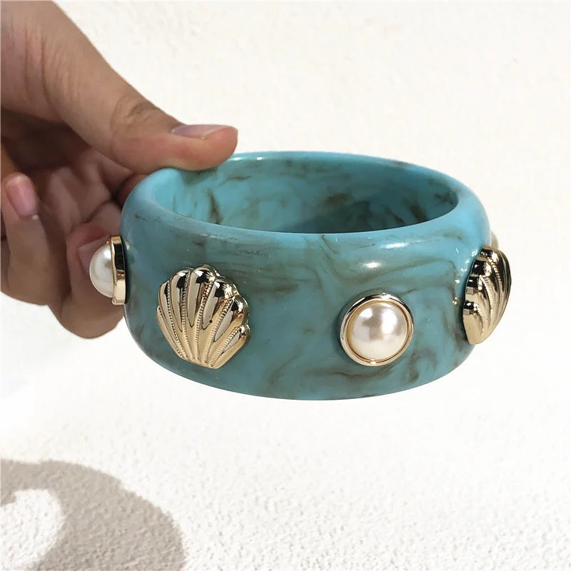 Beige Pearl Shell Tie-Dye Resin Bangle